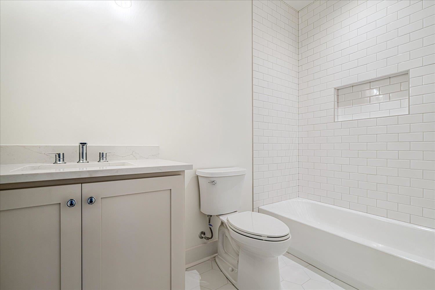 5478 PARK AVE Unit: 7