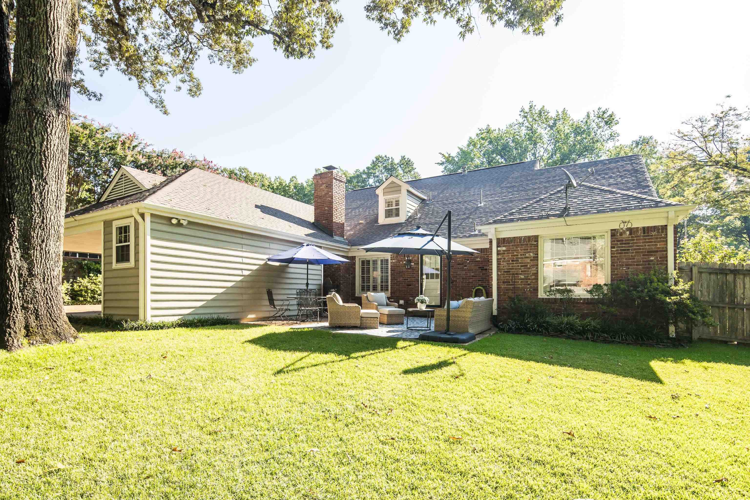 2067 BLACK OAK DR