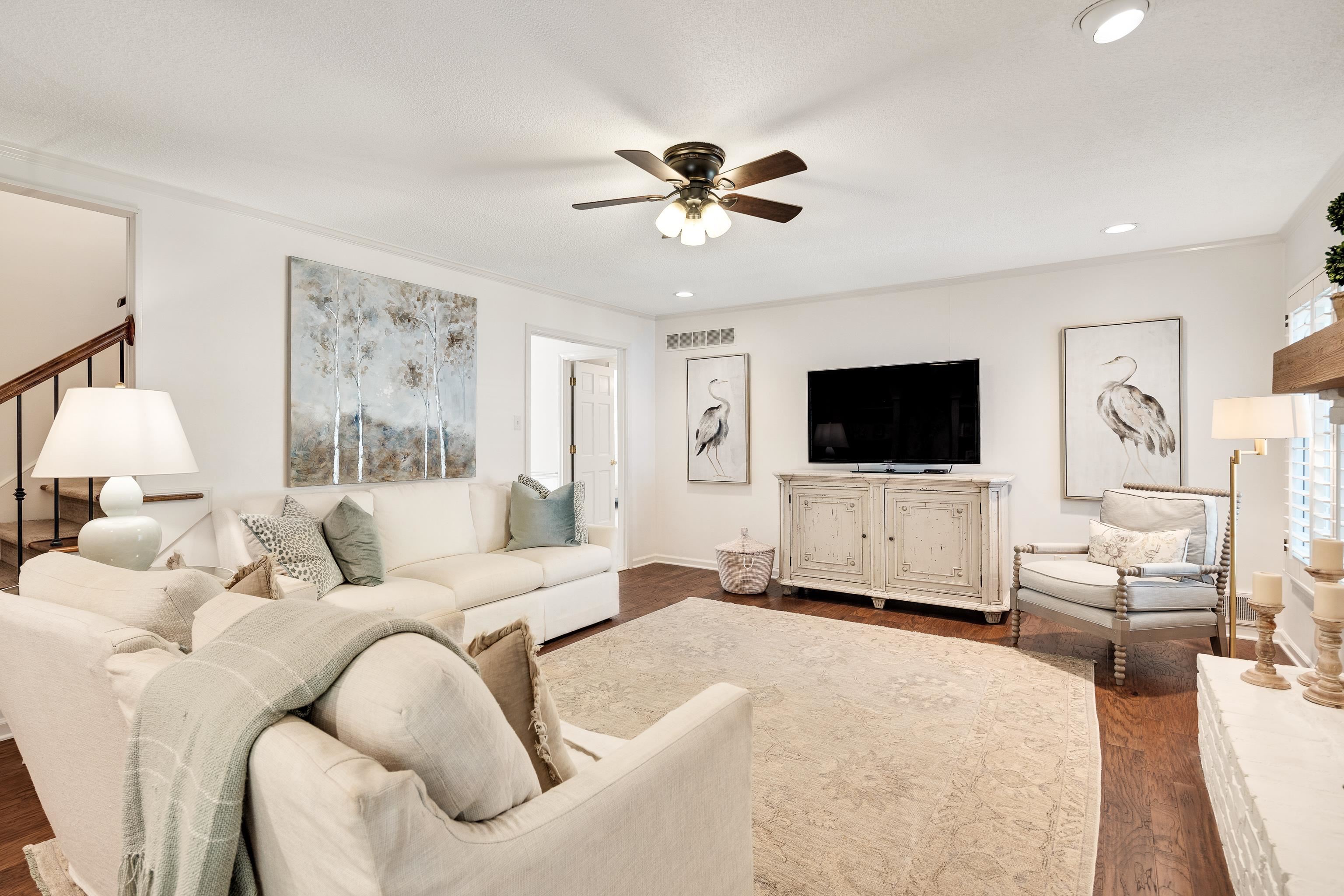 2067 BLACK OAK DR