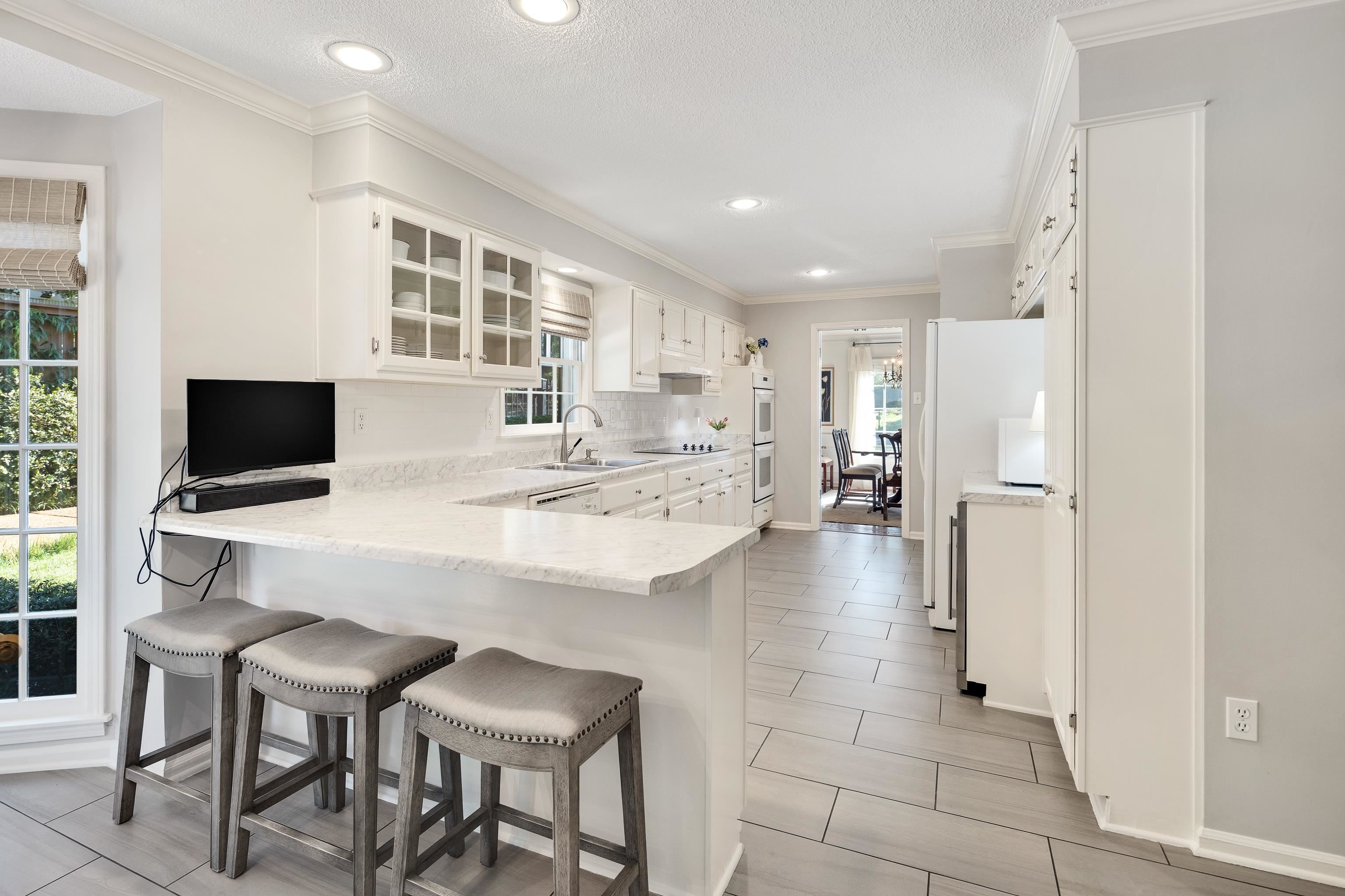 2067 BLACK OAK DR
