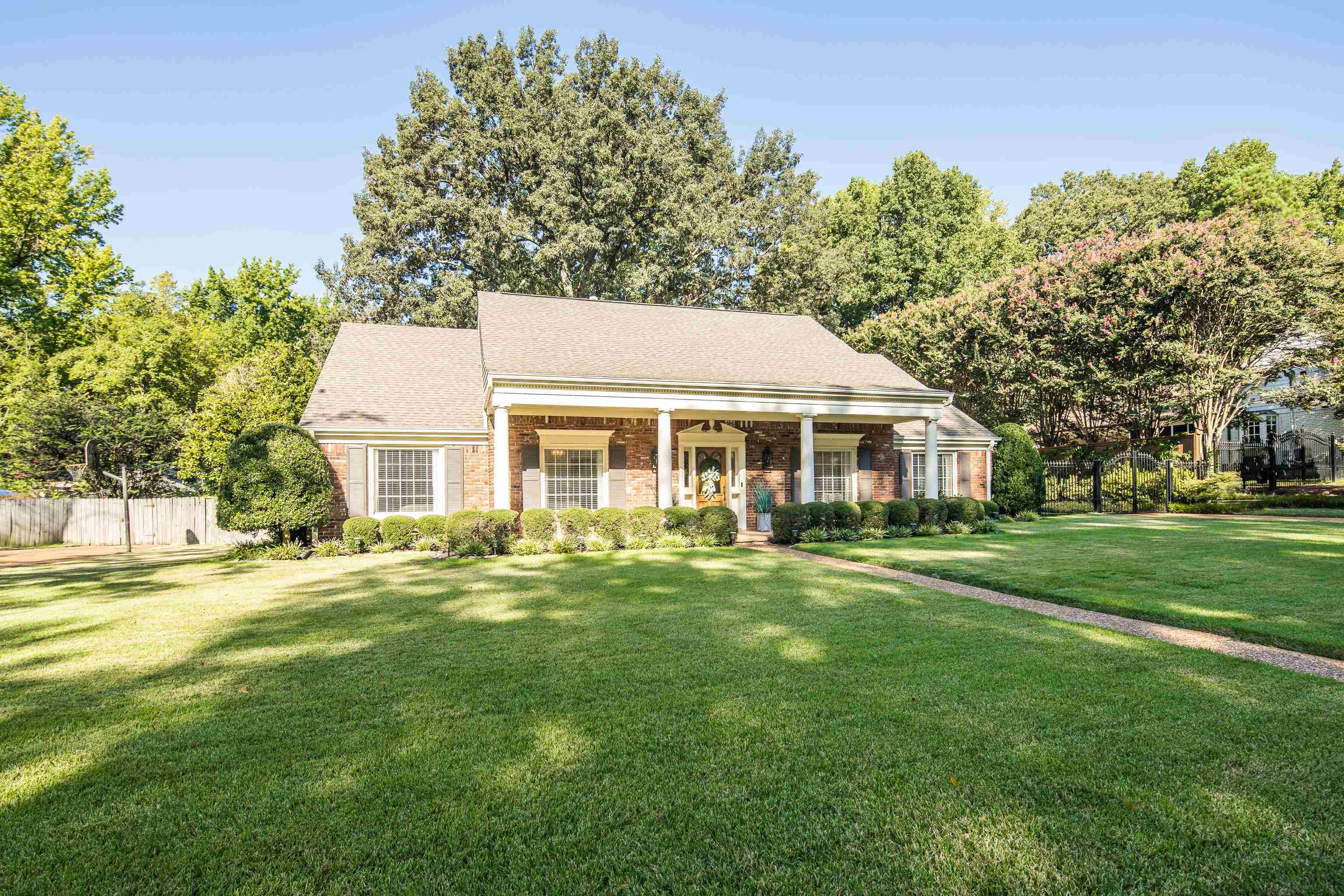 2067 BLACK OAK DR