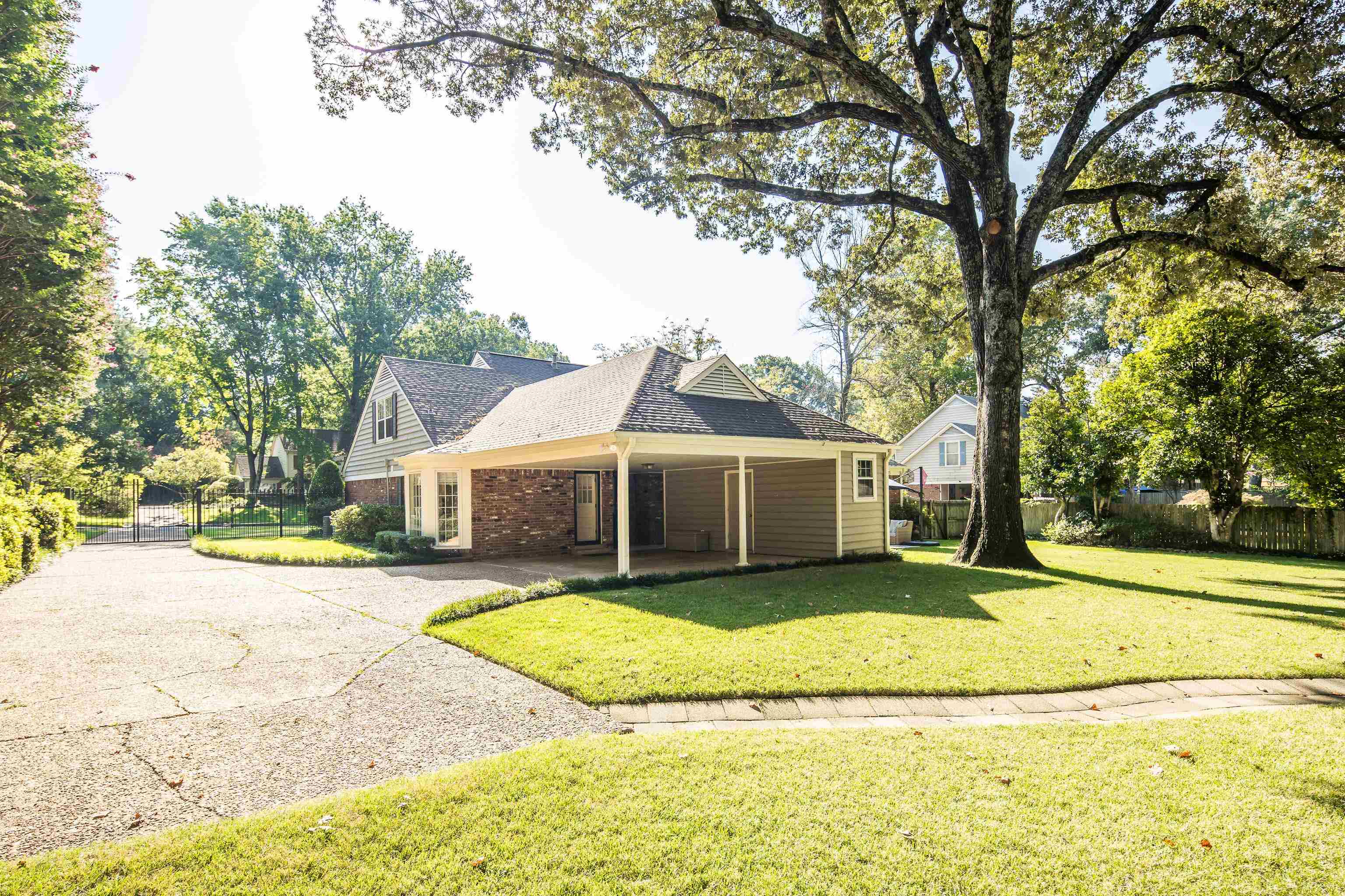 2067 BLACK OAK DR