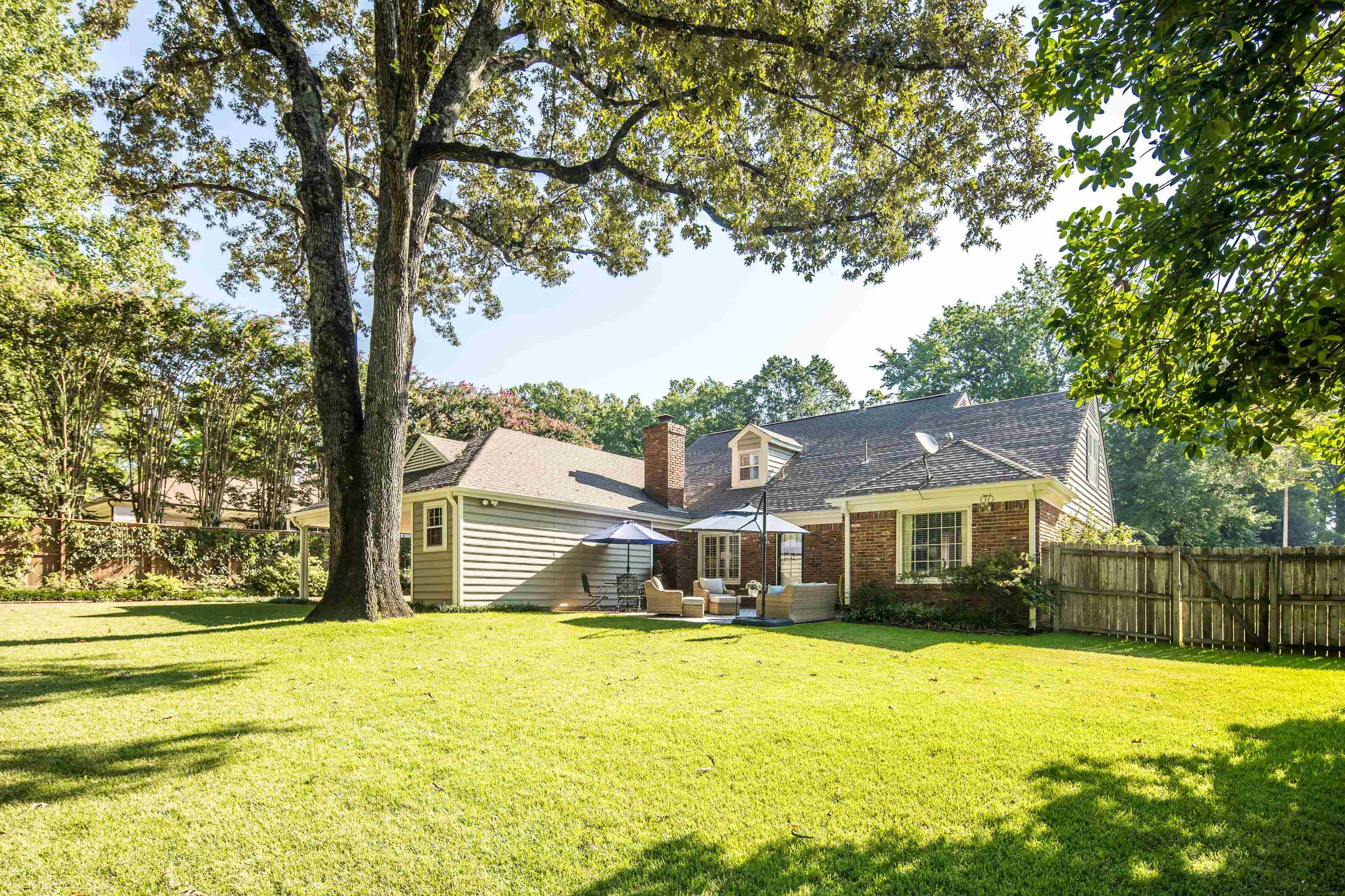 2067 BLACK OAK DR