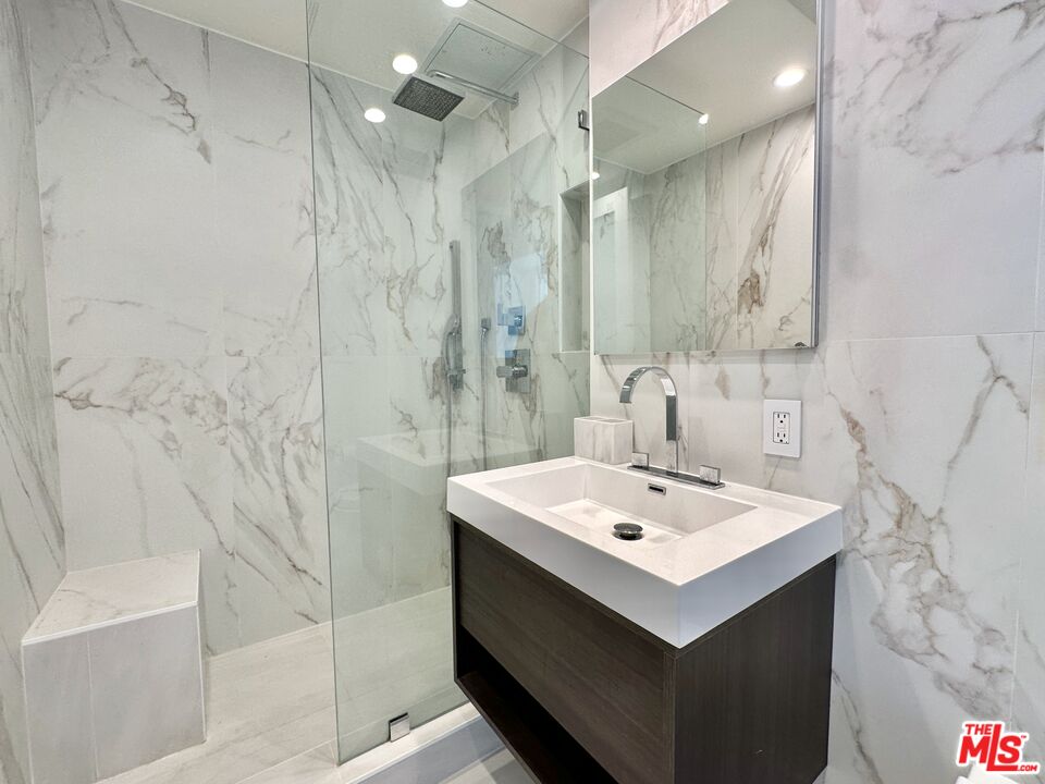 999 N DOHENY DR Unit: 612