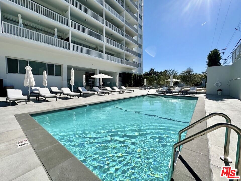 999 N DOHENY DR Unit: 612