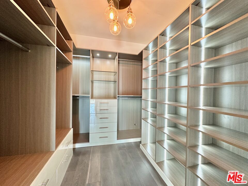 999 N DOHENY DR Unit: 612