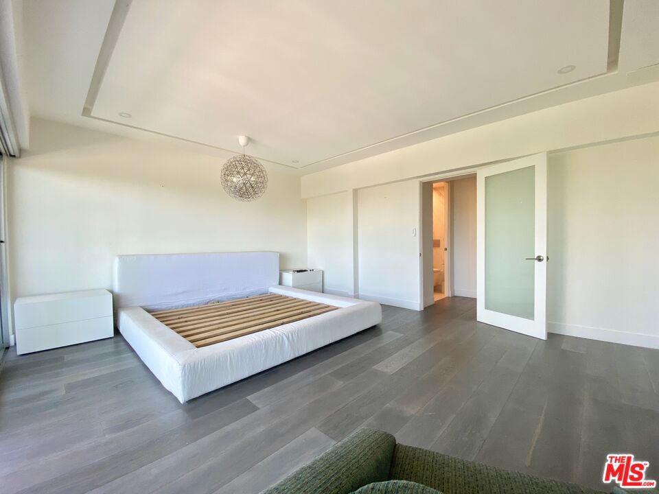 999 N DOHENY DR Unit: 612