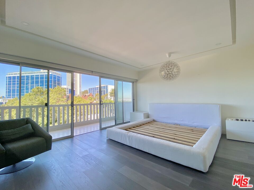 999 N DOHENY DR Unit: 612