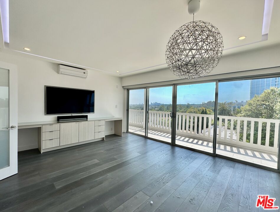 999 N DOHENY DR Unit: 612