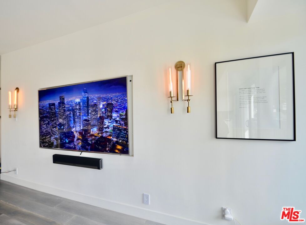 999 N DOHENY DR Unit: 612