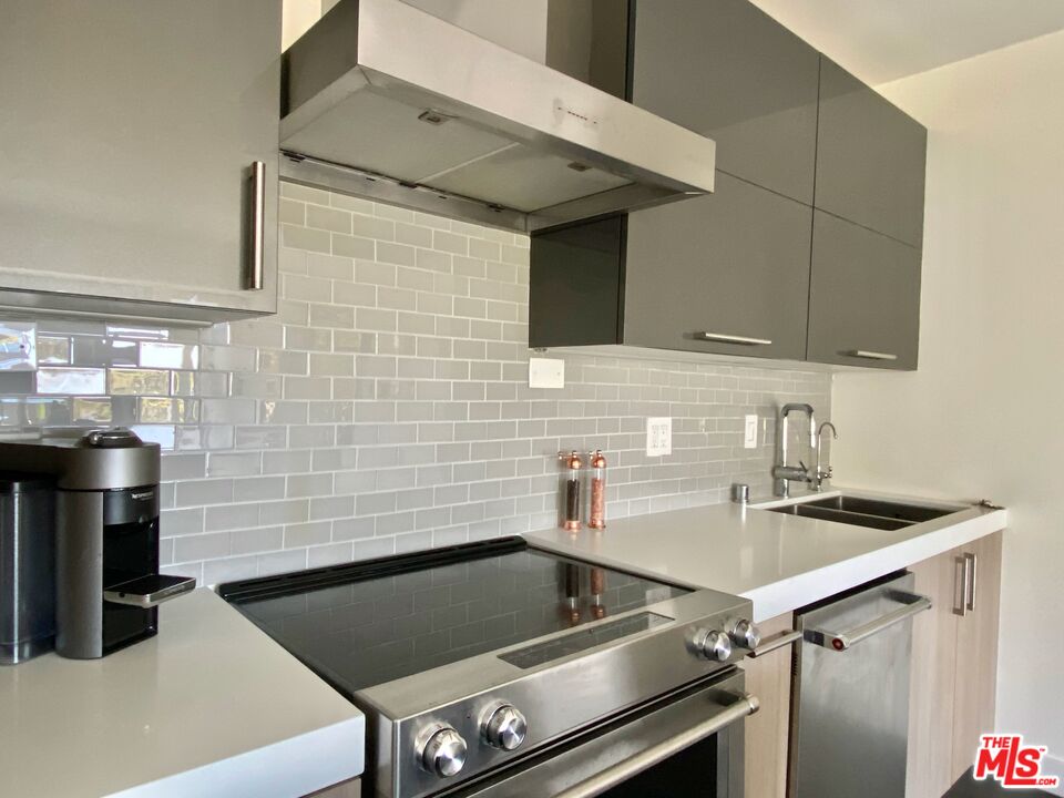 999 N DOHENY DR Unit: 612