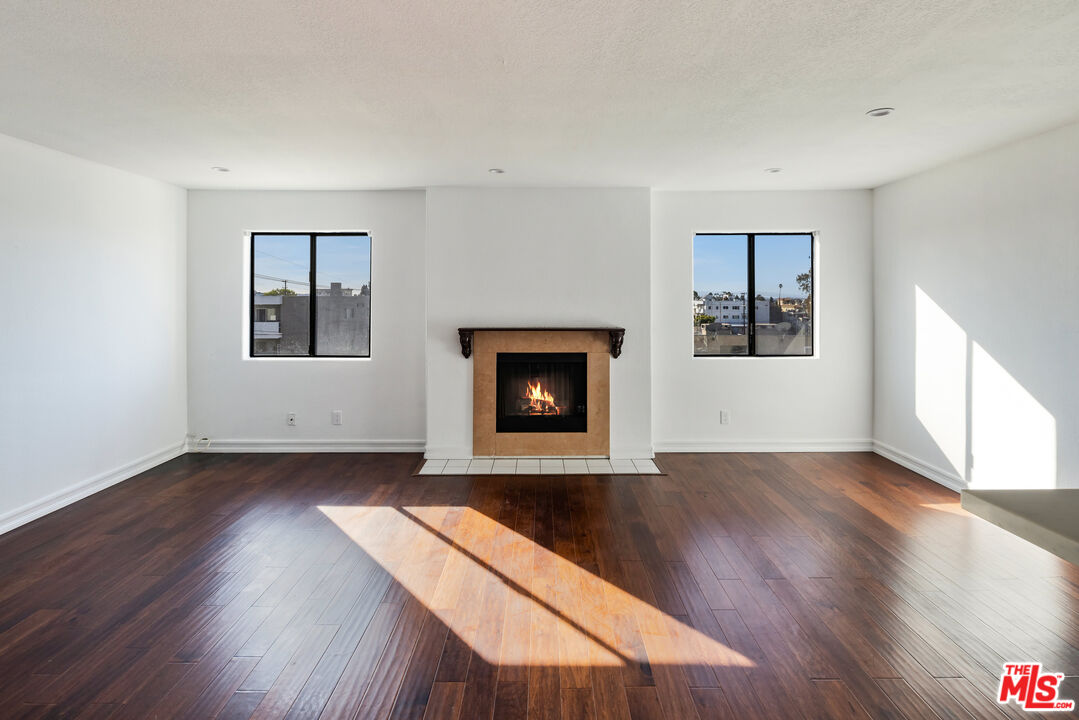 1216 S Saltair Ave Unit: 302