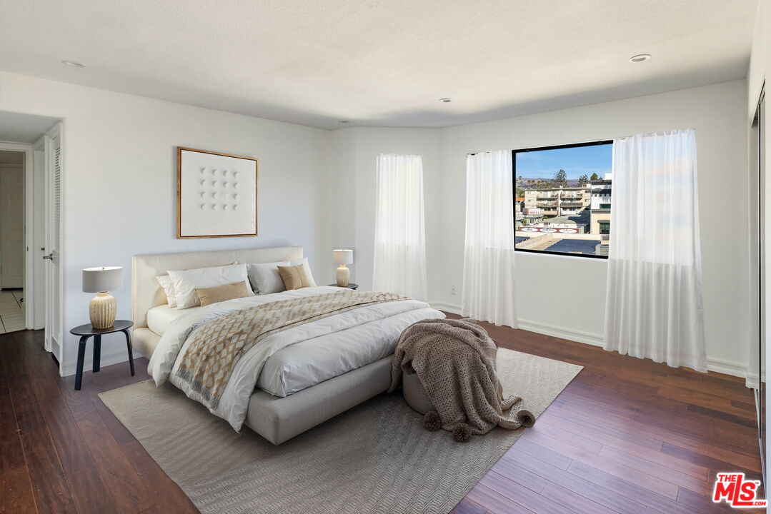 1216 S Saltair Ave Unit: 302
