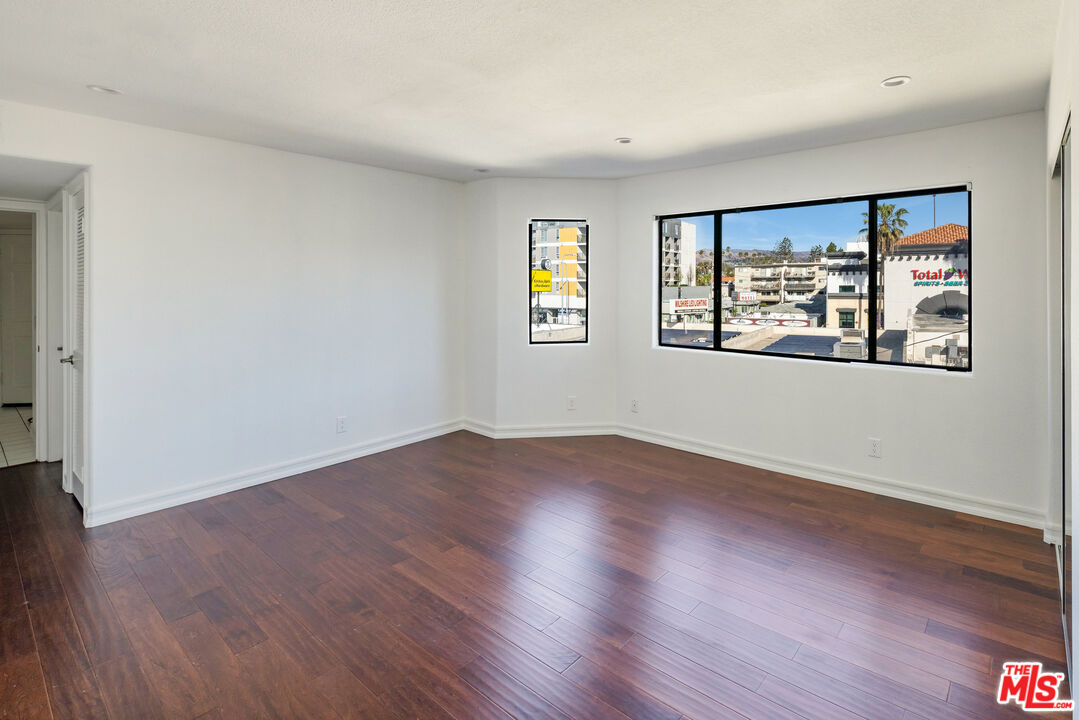 1216 S Saltair Ave Unit: 302