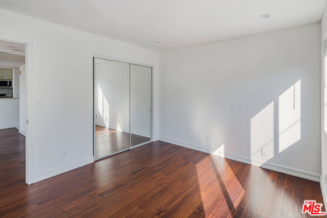 1216 S Saltair Ave Unit: 302