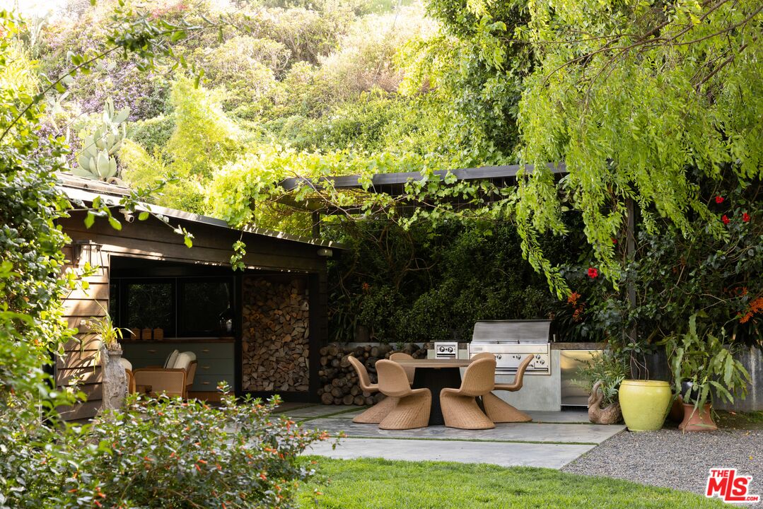 6760 Mulholland Dr