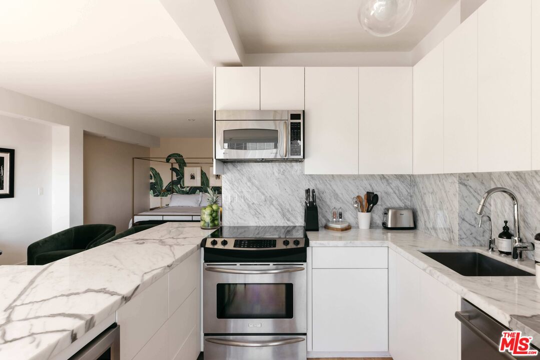 999 N Doheny Dr Unit: 702