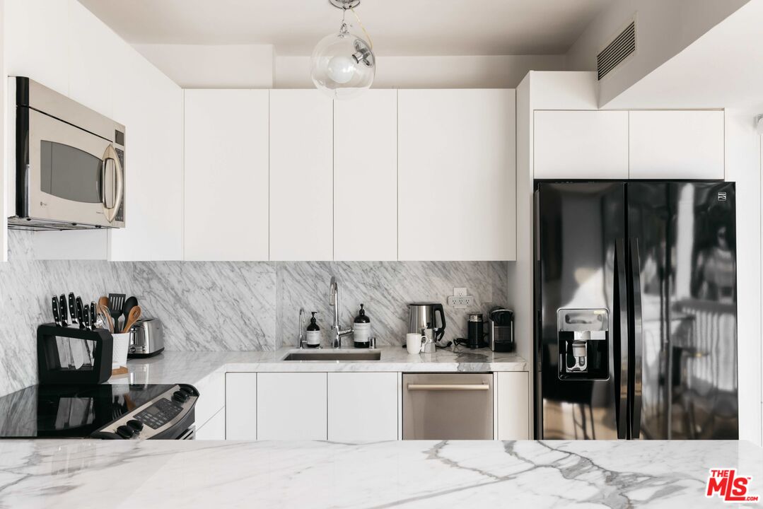 999 N Doheny Dr Unit: 702