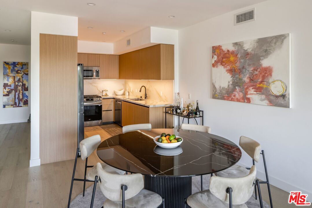 1123 S Shenandoah St Unit: 301