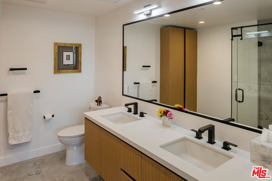 1123 S Shenandoah St Unit: 301