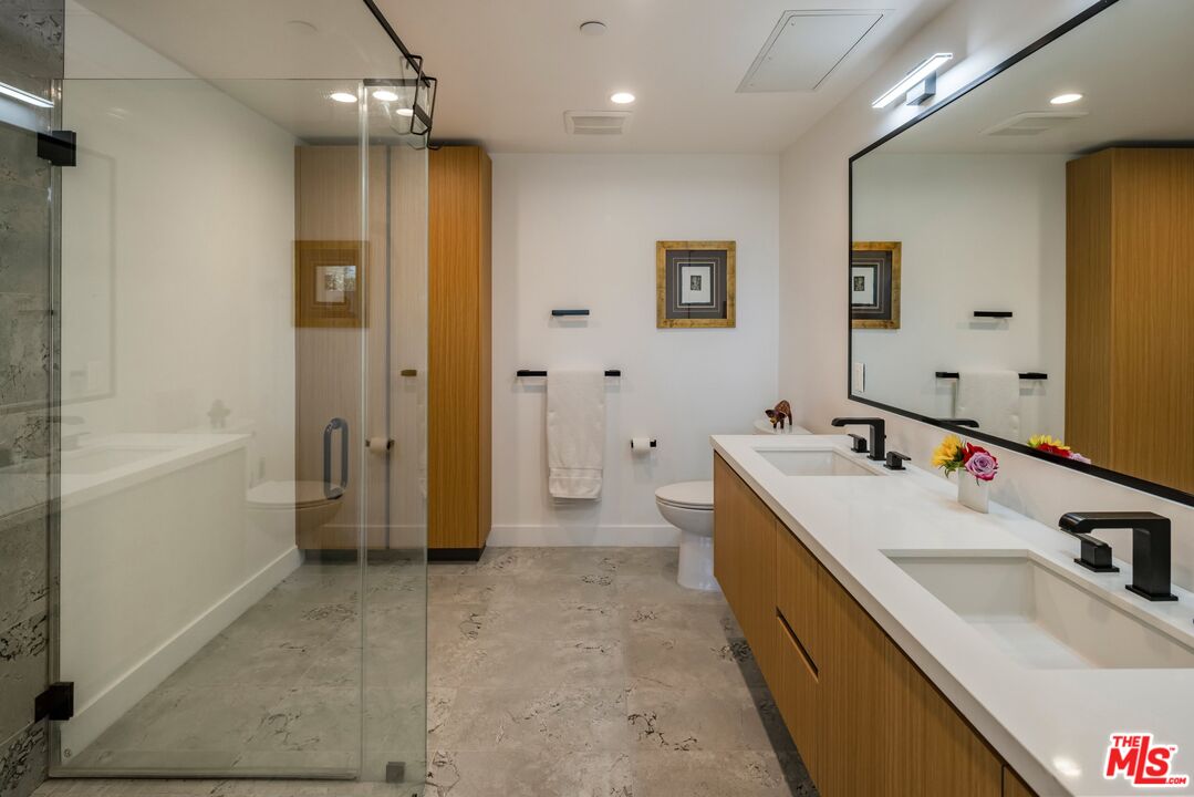 1123 S Shenandoah St Unit: 301