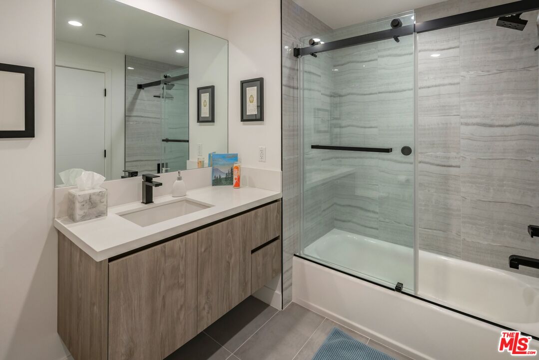 1123 S Shenandoah St Unit: 301