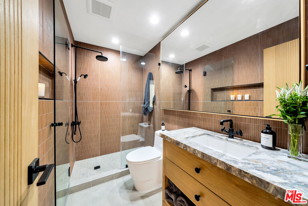 1033 Carol Dr Unit: 305