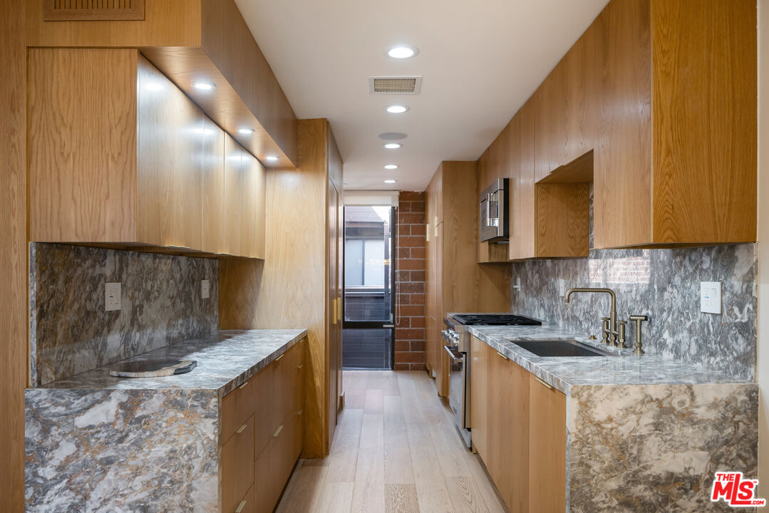 1033 Carol Dr Unit: 305