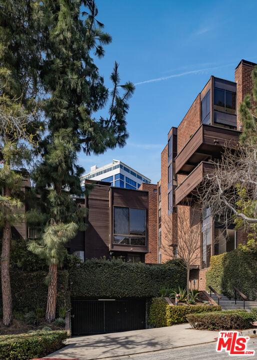 1033 Carol Dr Unit: 305