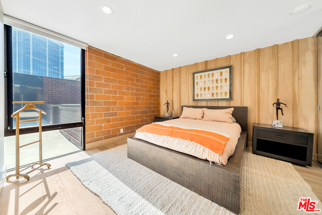 1033 Carol Dr Unit: 305