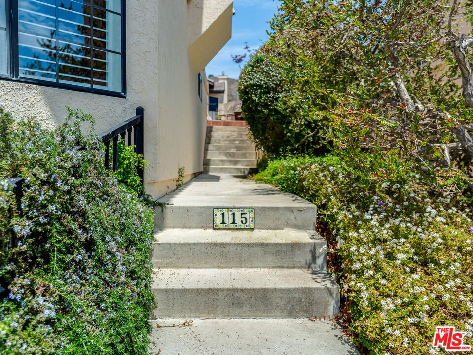 115 Searidge Ct
