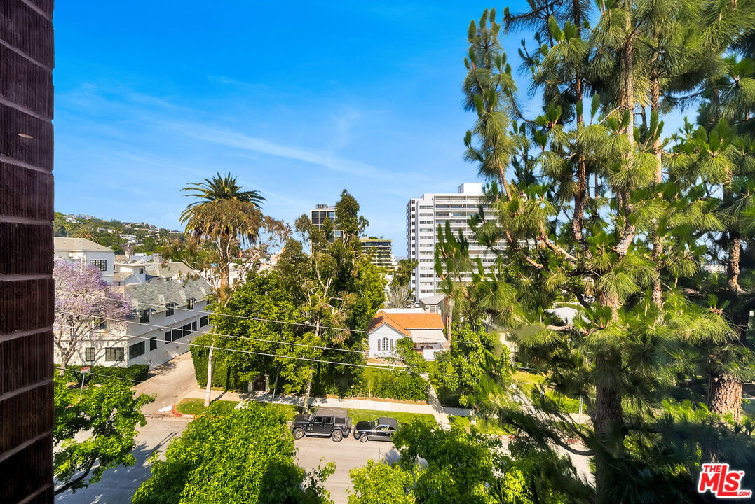 1033 Carol Dr Unit: 305