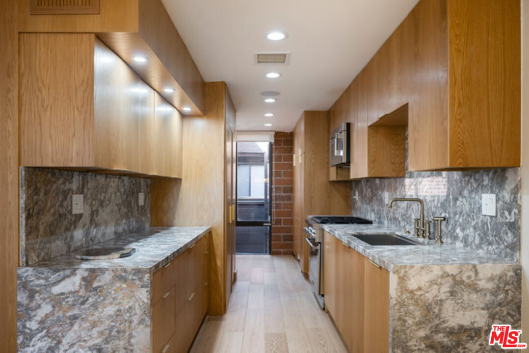 1033 Carol Dr Unit: 305