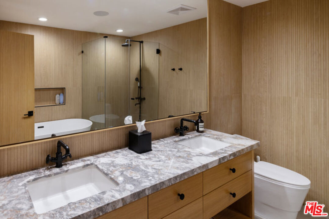 1033 Carol Dr Unit: 305