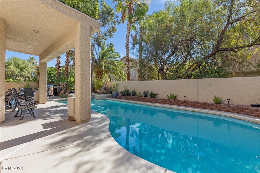 1712 Pink Cliff Court