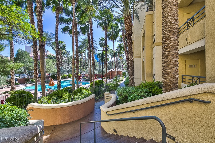 220 East FLAMINGO Road 113