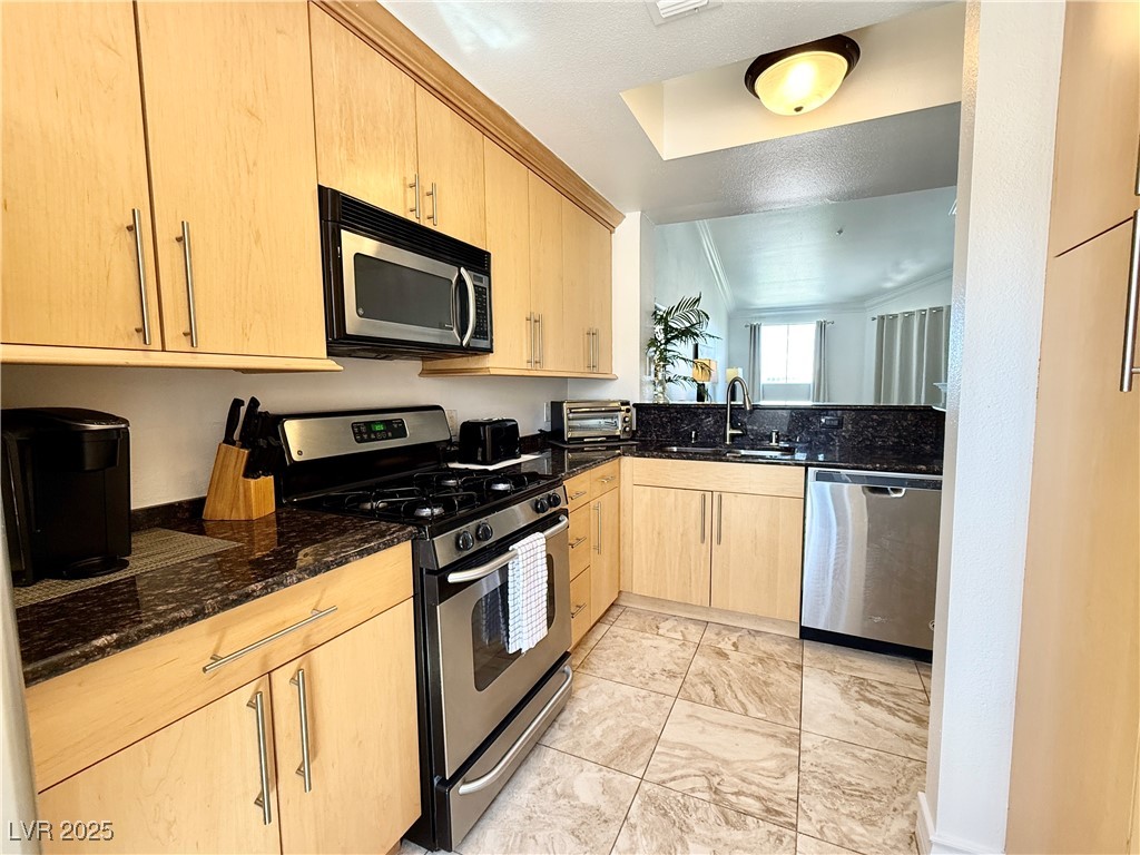 230 East Flamingo Road 423