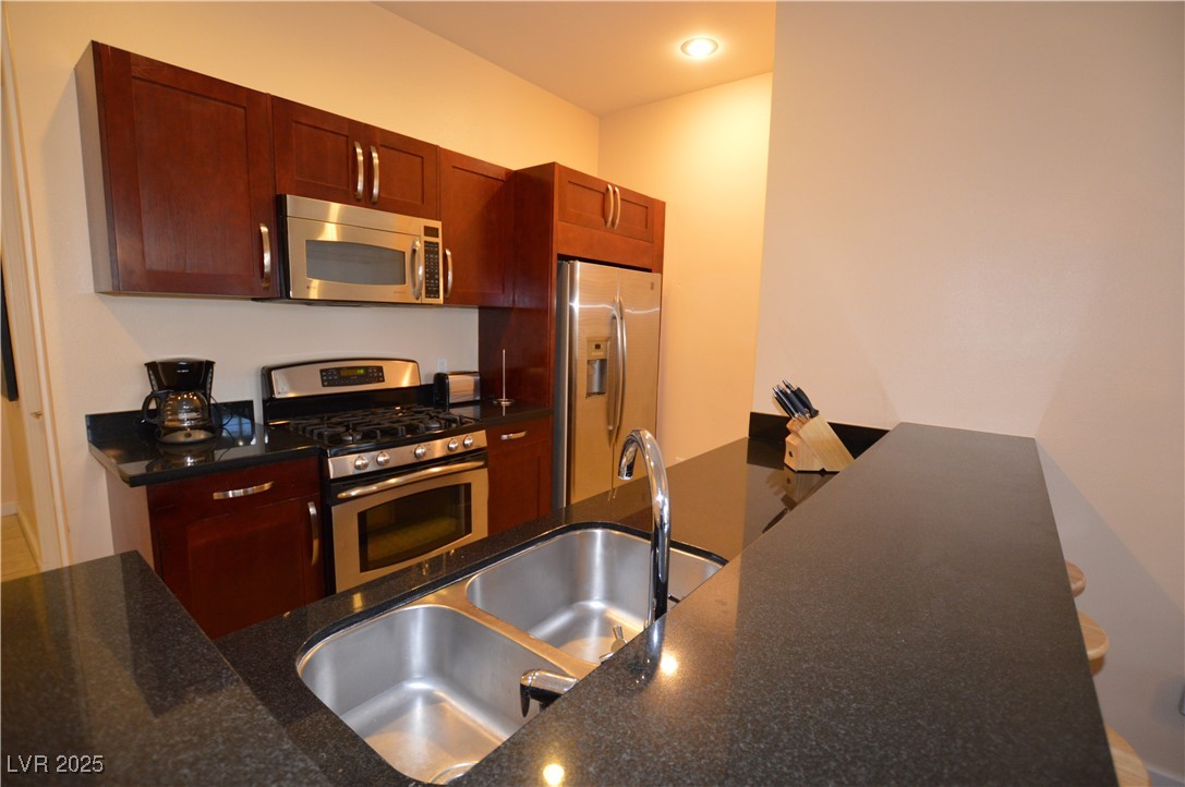4585 DEAN MARTIN Drive 205