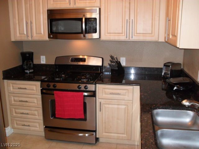 220 East FLAMINGO Road 330