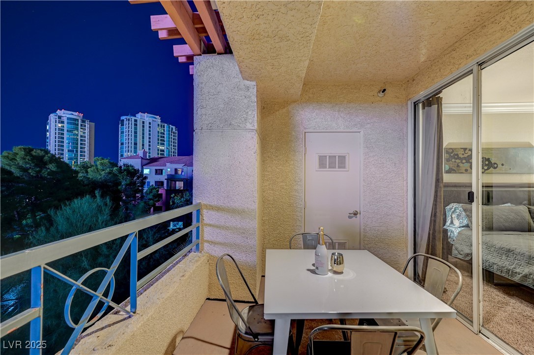 230 East Flamingo Road 323