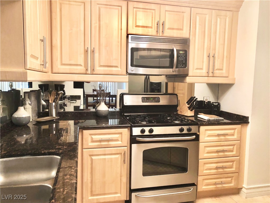 270 FLAMINGO Road 208