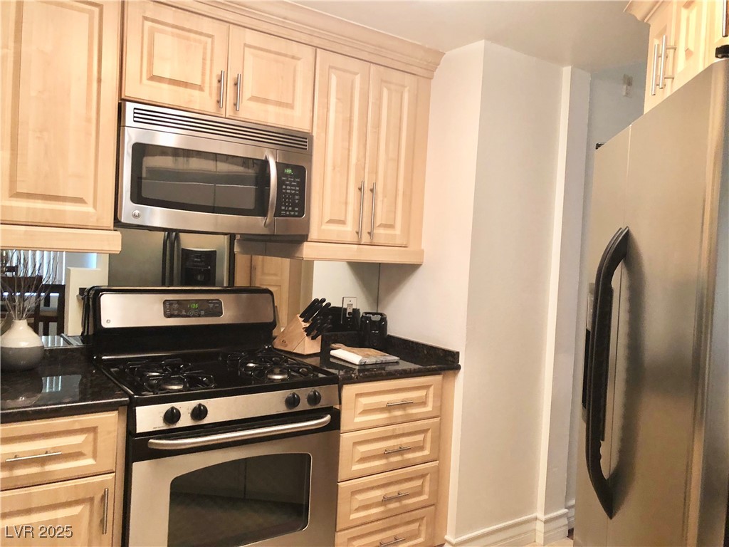 270 FLAMINGO Road 208