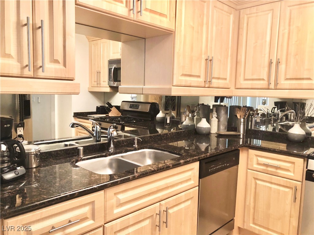 270 FLAMINGO Road 208