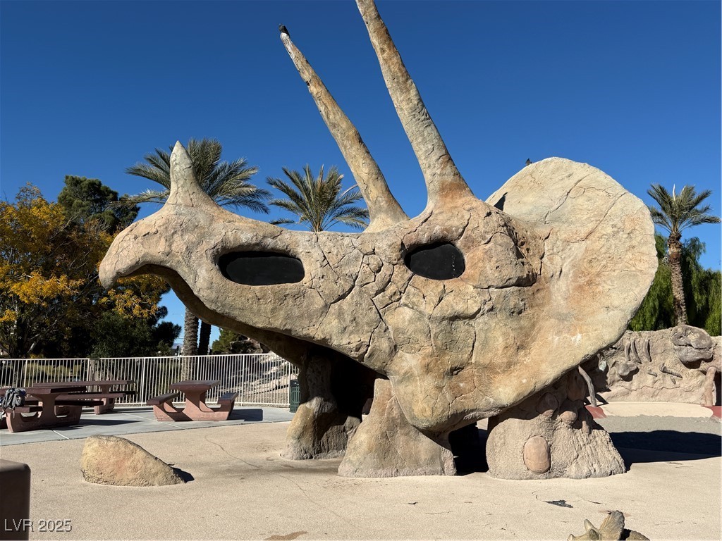 2585 Amazing Meadows Avenue 1006