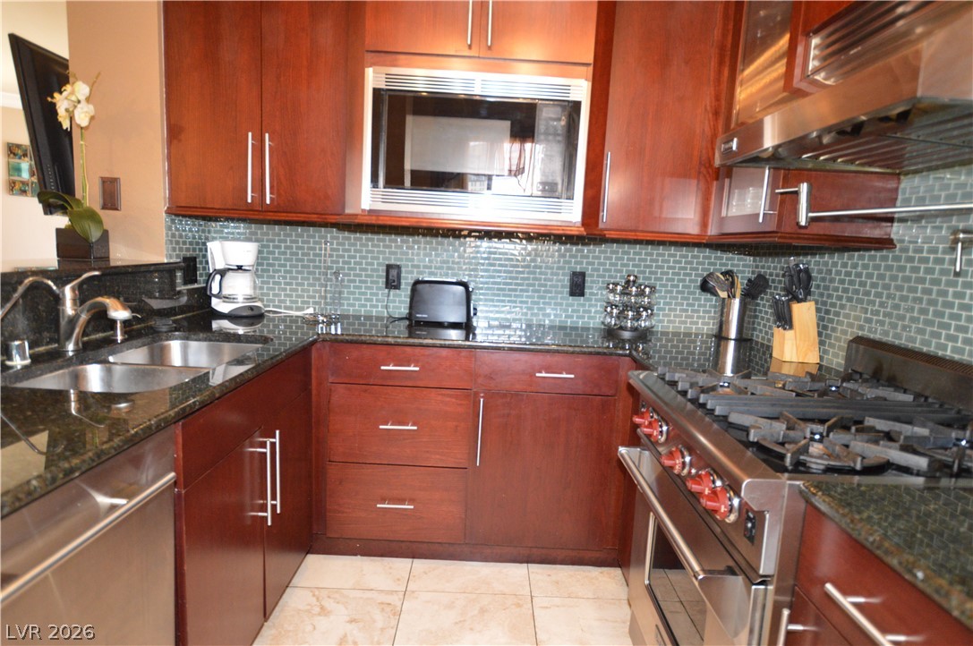 210 Flamingo Road 421
