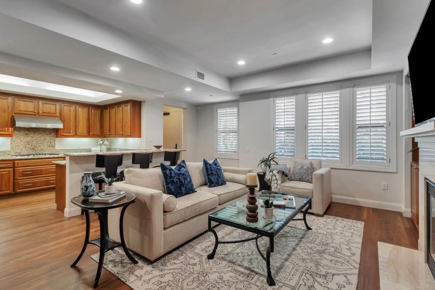 325 Channing AVE 104