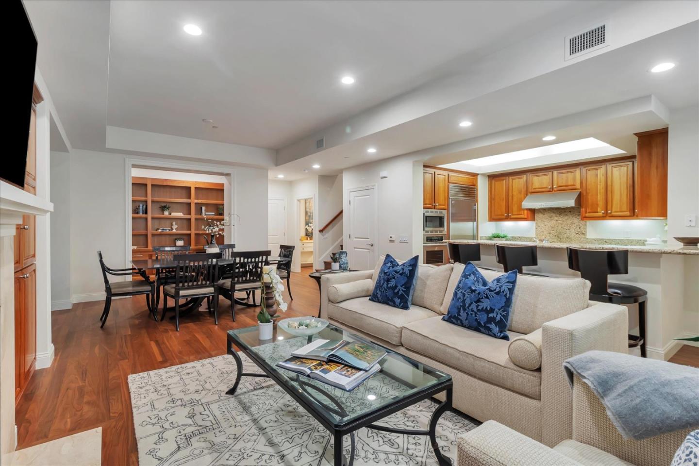 325 Channing AVE 104