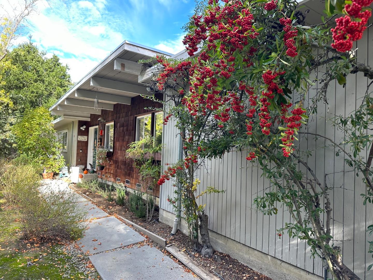 121 Escanyo Way