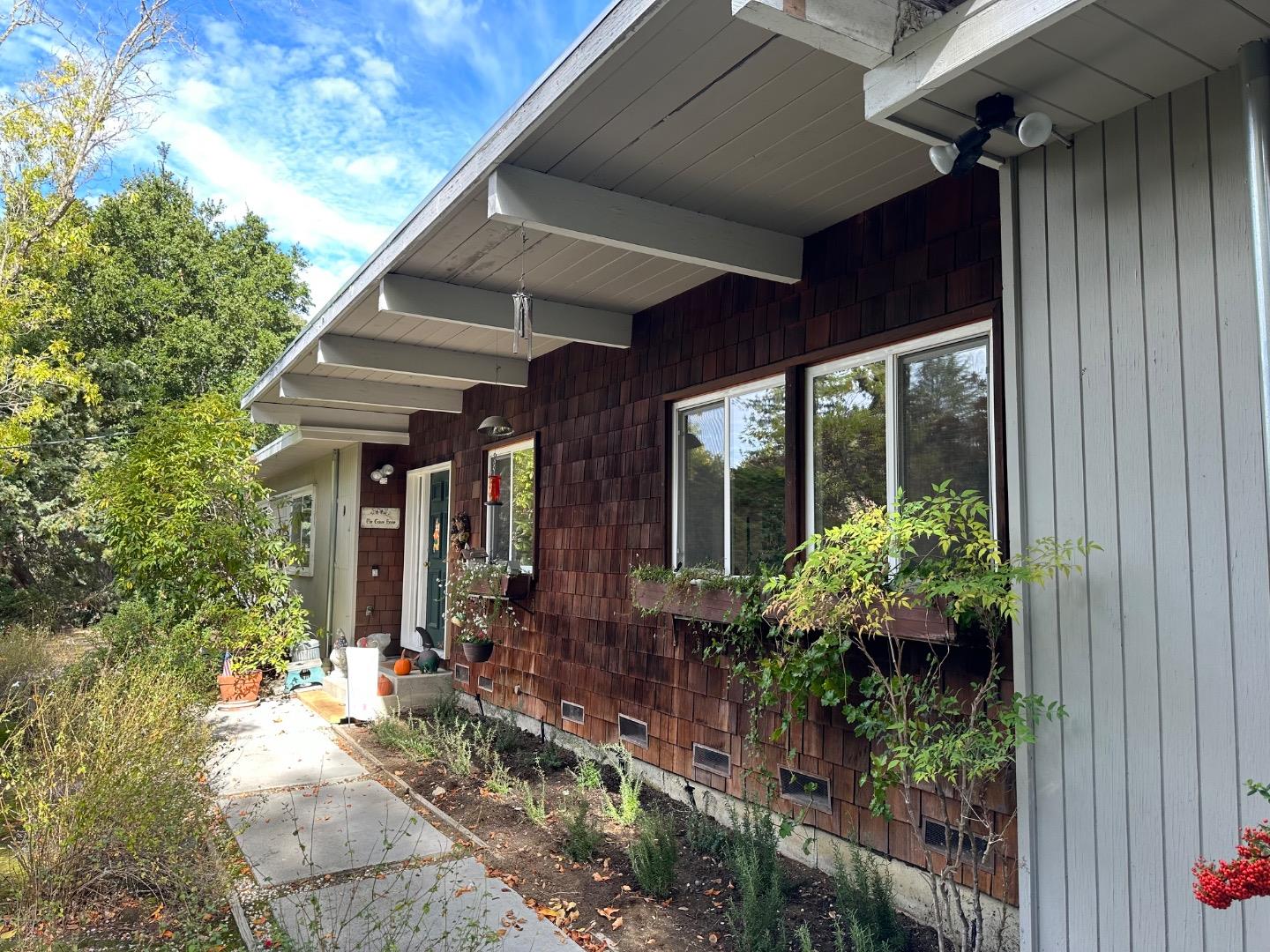 121 Escanyo Way