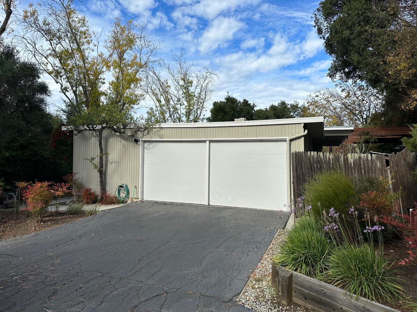121 Escanyo Way
